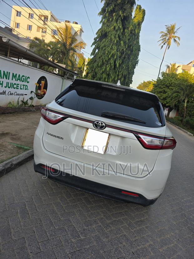 Toyota Harrier 2.0 Turbo 2018 White