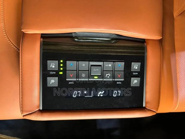 Lexus LX 570 AWD 2020 White