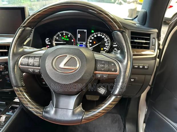 Lexus LX 570 AWD 2020 White