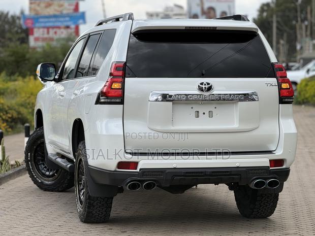 Toyota Land Cruiser Prado 2.7 2022 White