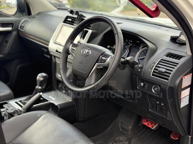 Toyota Land Cruiser Prado 2.7 2022 White