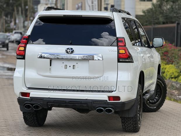 Toyota Land Cruiser Prado 2.7 2022 White