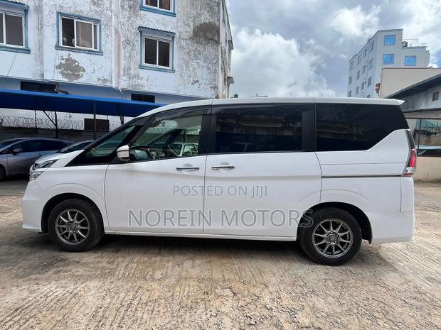 Nissan Serena 2018 Off white