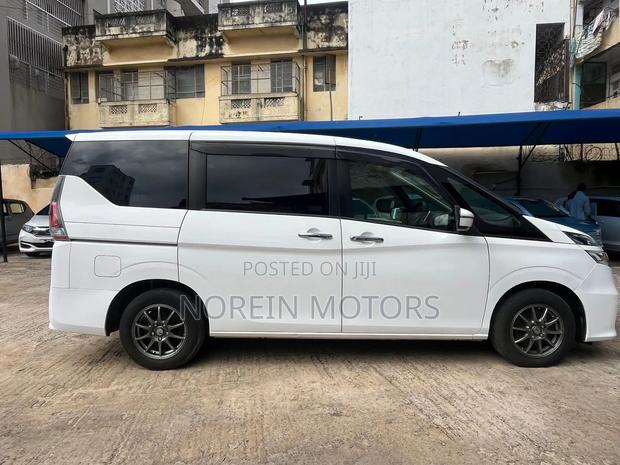 Nissan Serena 2018 Off white