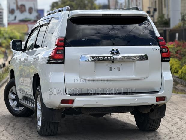 Toyota Land Cruiser Prado 2.7 2022 White