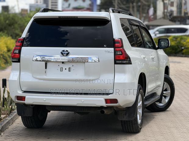Toyota Land Cruiser Prado 2.7 2022 White