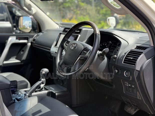 Toyota Land Cruiser Prado 2.7 2022 White