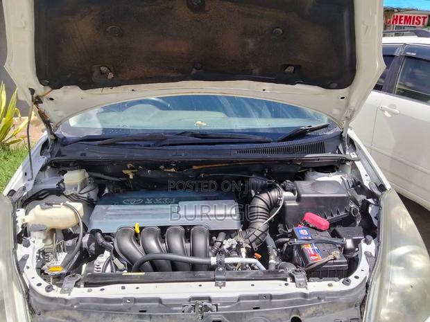 Toyota Wish 2005 White
