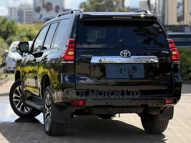 Toyota Land Cruiser Prado 2.7 2022 Black
