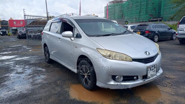 Toyota Wish 2011 Silver