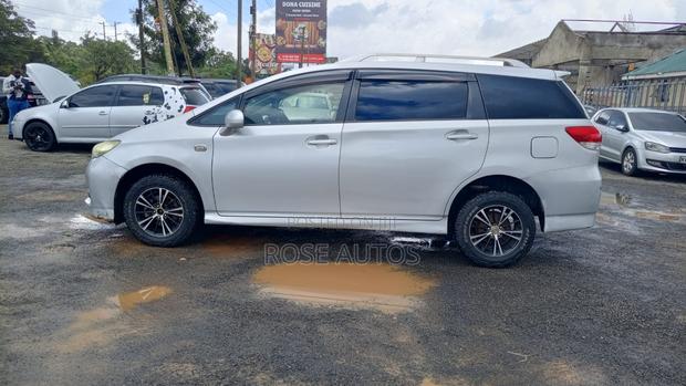 Toyota Wish 2011 Silver