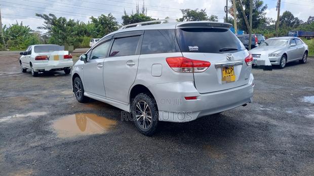 Toyota Wish 2011 Silver