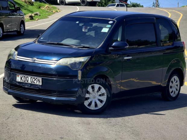 Toyota Spade 2017 Blue