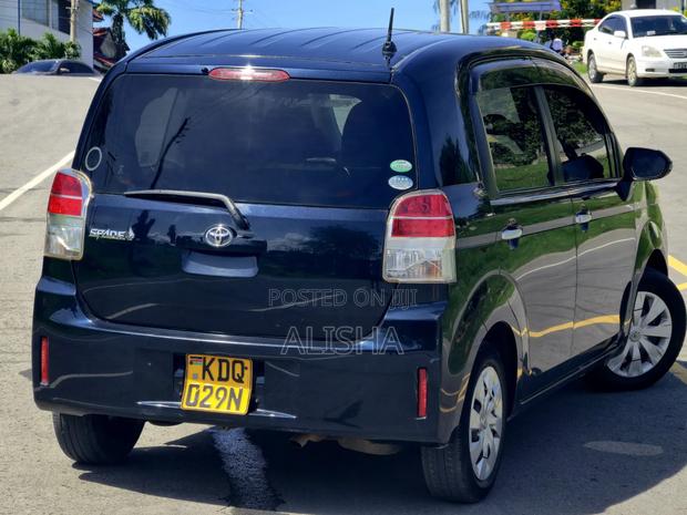 Toyota Spade 2017 Blue