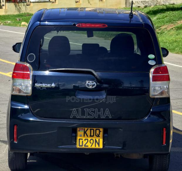 Toyota Spade 2017 Blue