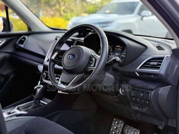 Subaru Forester Premium 2021 Silver