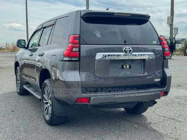 Toyota Land Cruiser Prado 2020 Gray