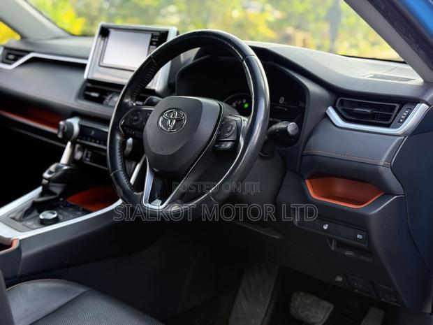 Toyota RAV4 Limited AWD 2019 Blue