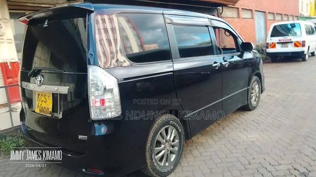 Toyota Voxy 2012 Purple