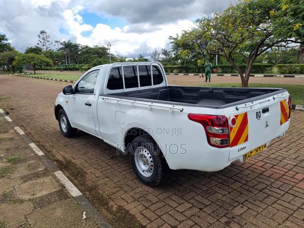 Mitsubishi L200 2015 White