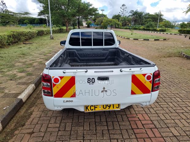 Mitsubishi L200 2015 White