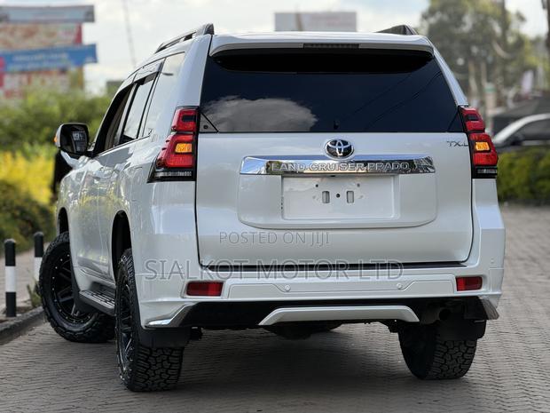 Toyota Land Cruiser Prado 2.7 2023 White