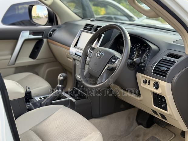 Toyota Land Cruiser Prado 2.7 2023 White