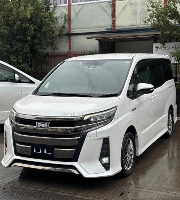 Toyota Noah 1.8 FWD Hybrid (7 seater) 2019 White