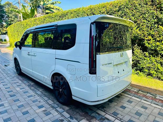 Honda Stepwgn 2019 Pearl