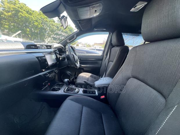 Toyota Hilux 2019 Matt Black