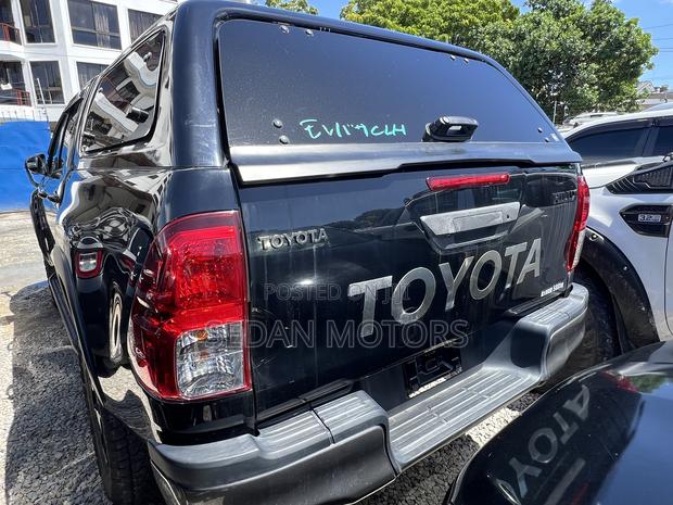 Toyota Hilux 2019 Matt Black