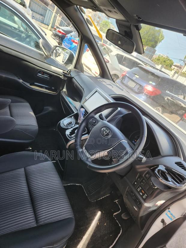 Toyota Voxy 2019 Gold