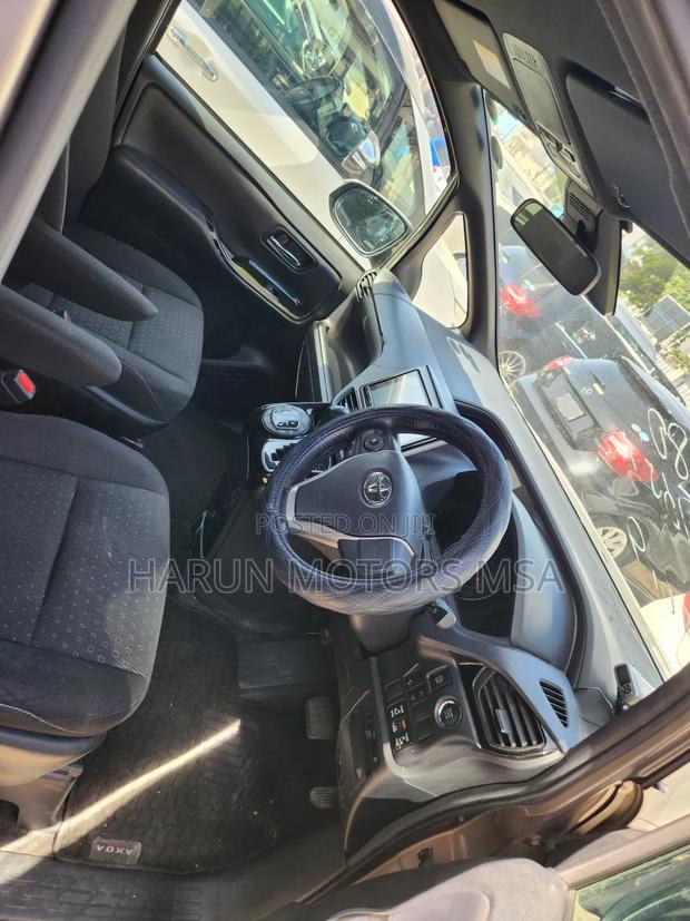 Toyota Voxy 2019 Gold
