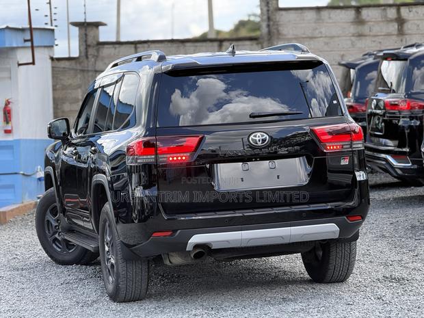 Toyota Land Cruiser LC300 2023 Black
