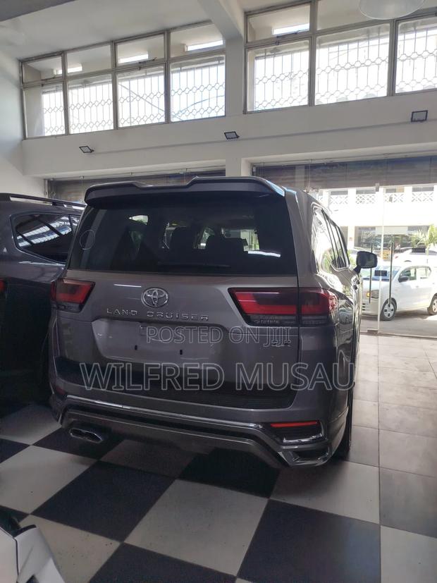 Toyota Land Cruiser LC300 2022 Brown