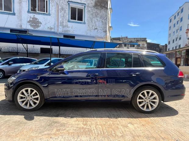 Volkswagen Golf 2019 Blue