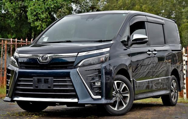 Toyota Voxy 2018 Blue