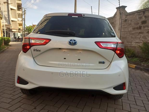 Toyota Vitz 1.5 FWD Hybrid 5dr 2019 Pearl