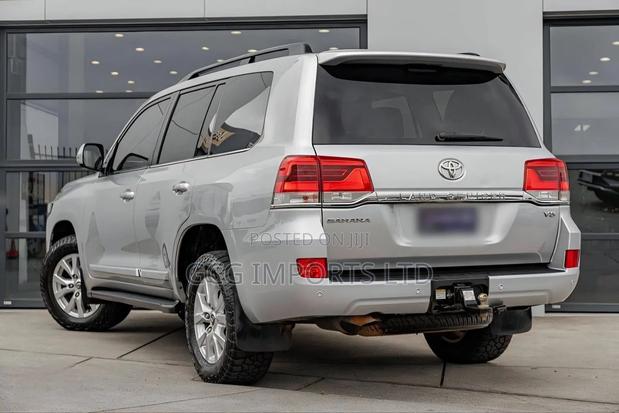 Toyota Land Cruiser 4.5 V8 TD 2019 Silver