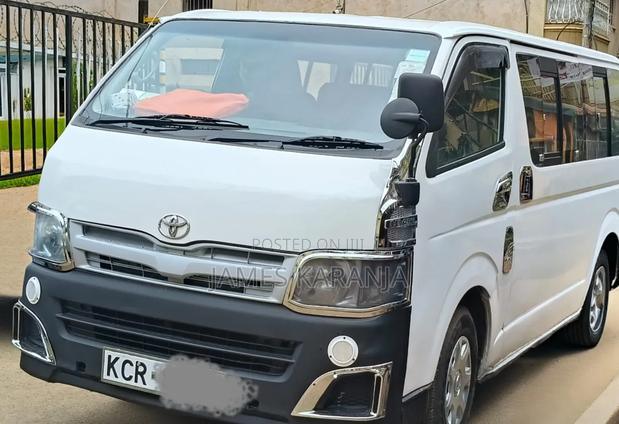 Toyota HiAce 2010 White