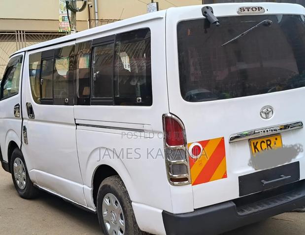 Toyota HiAce 2010 White