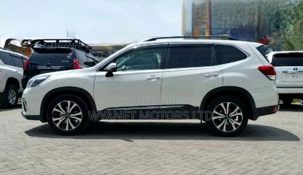 Subaru Forester Premium AWD 2019 White