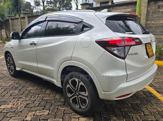 Honda Vezel 2017 White