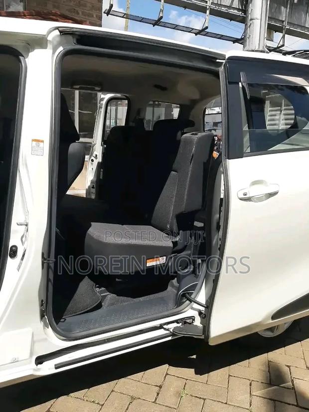 Toyota Sienta 1.5 Hybrid FWD 2019 Off white