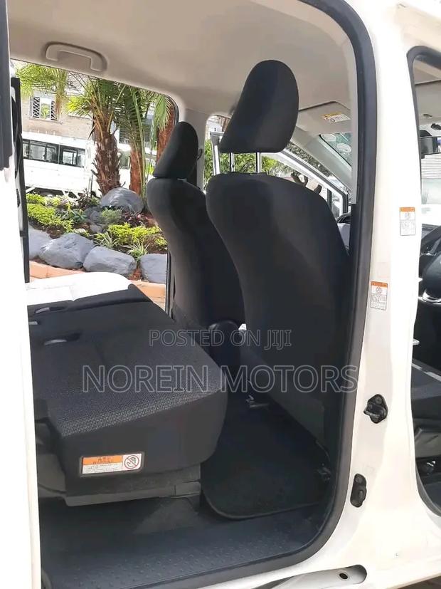 Toyota Sienta 1.5 Hybrid FWD 2019 Off white