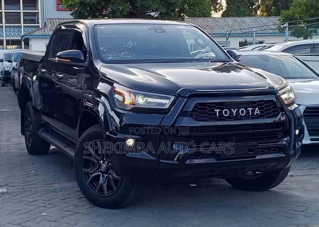 Toyota Hilux 2023 Black