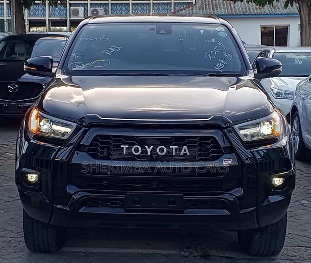 Toyota Hilux 2023 Black