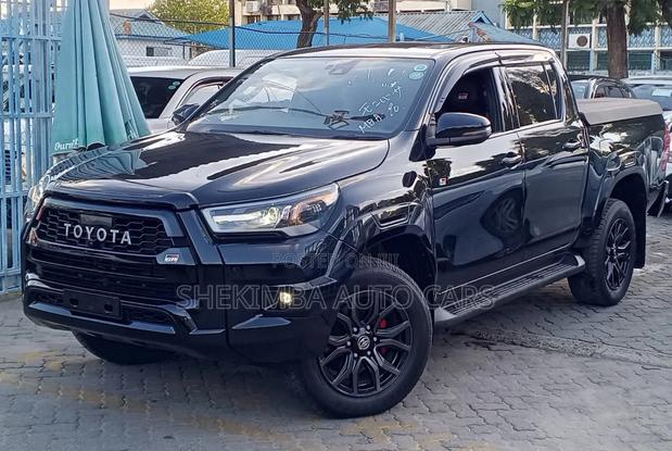 Toyota Hilux 2023 Black