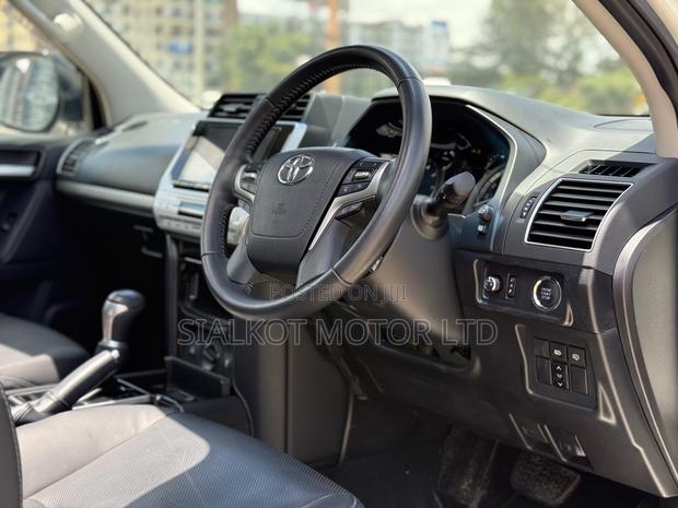 Toyota Land Cruiser Prado 2.7 2021 White