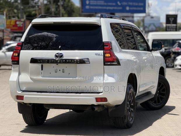 Toyota Land Cruiser Prado 2.7 2021 White